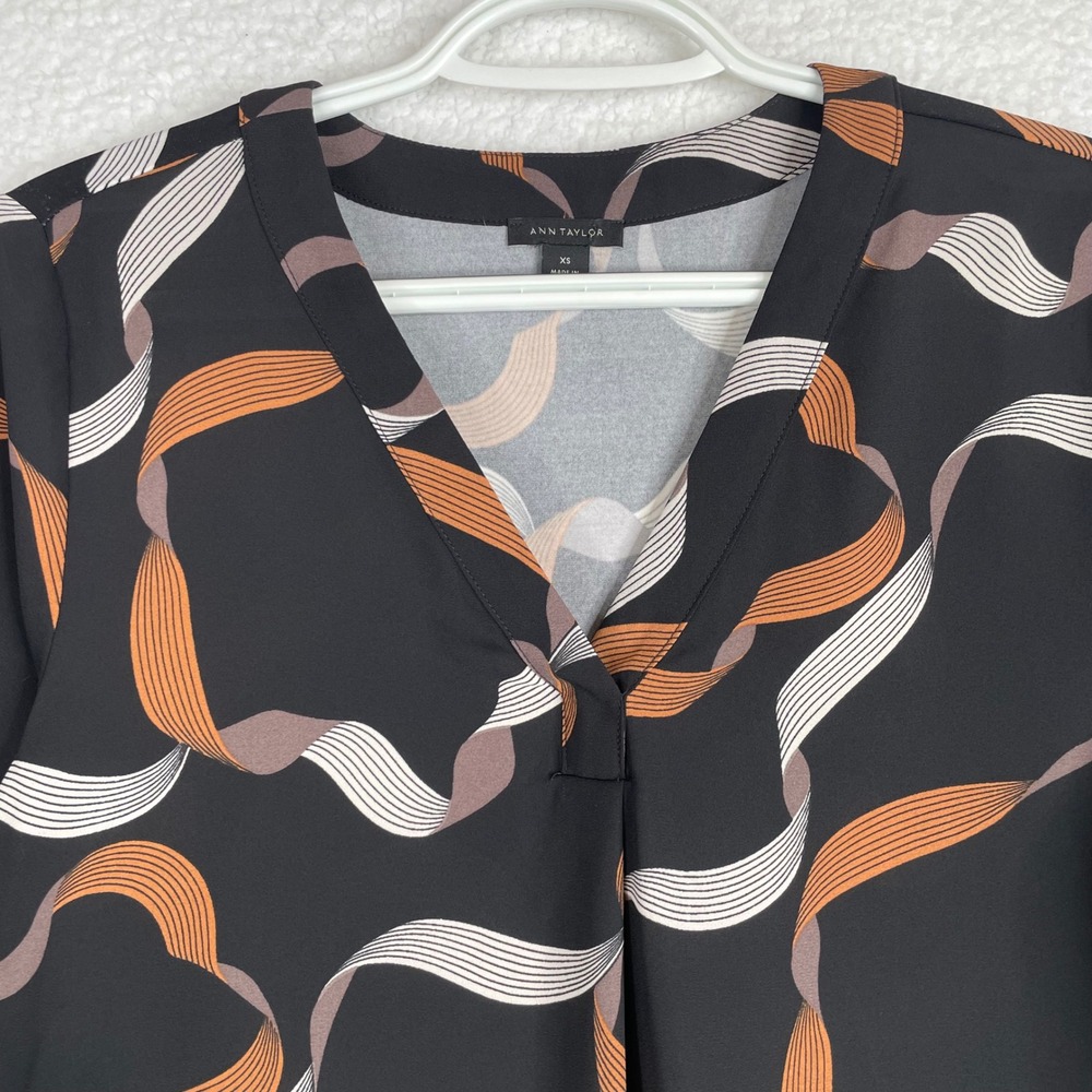 Ann Taylor Women XS Black Orange Abstract Ribbon Print V-Neck Blouse Mixed Media